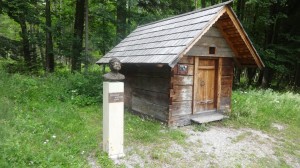 Büste mit Köhlerhütte