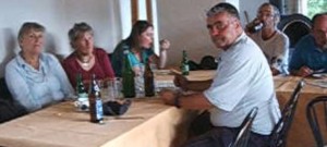 MG am Tisch 6